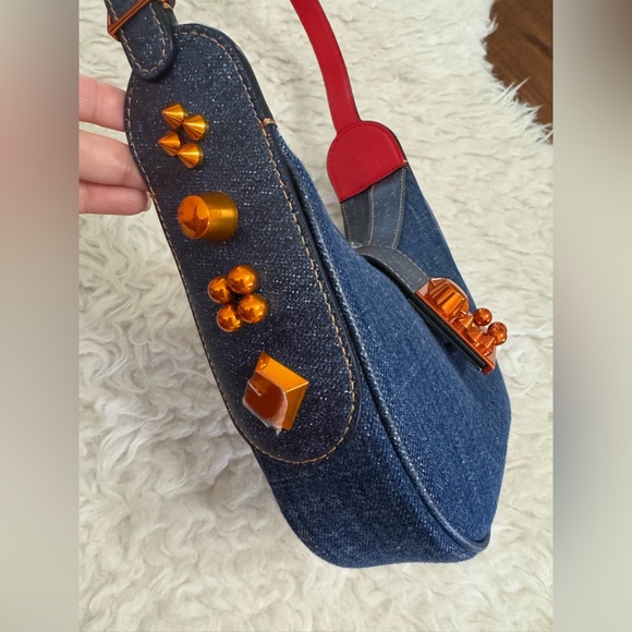 LIKE NEW CHRISTIAN LOUBOUTIN
Carasky denim mini bag NO CALL OUT - Picture 5 of 16